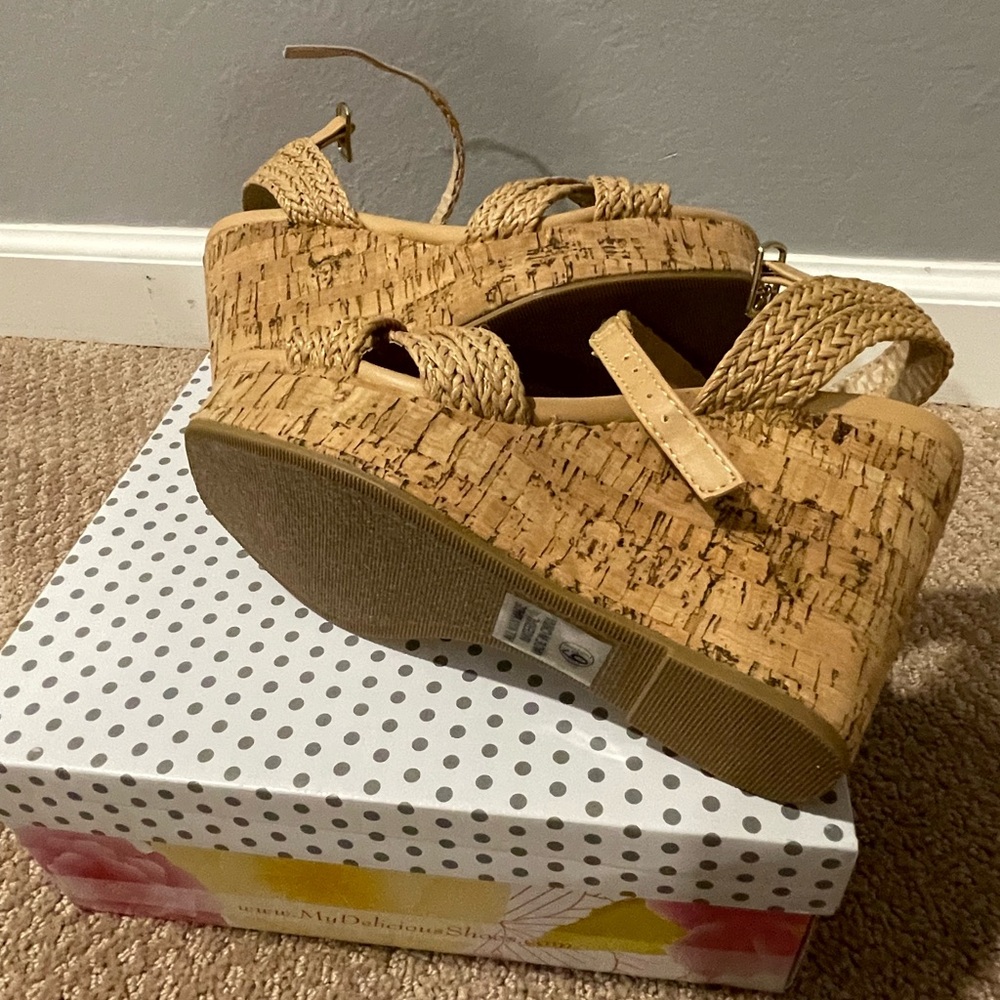 Woman’s corkscrew wedges, size 6.5 - Picture 6 of 8